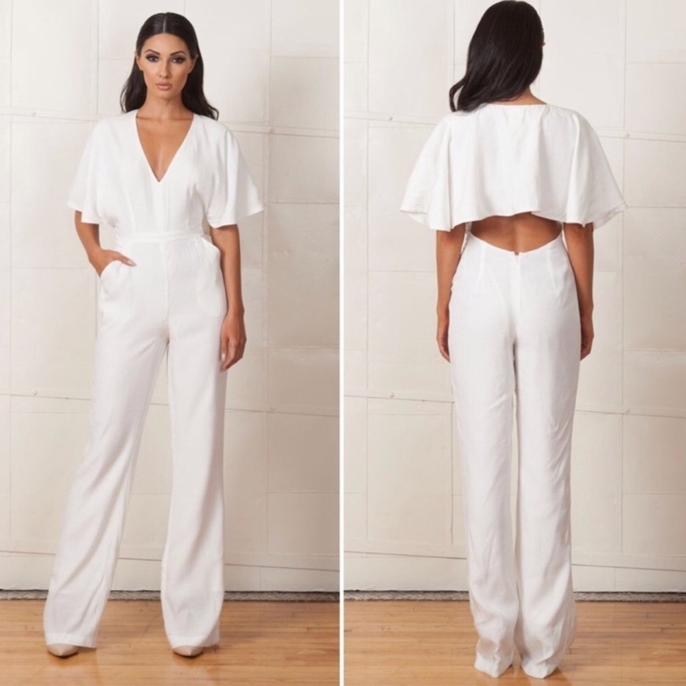 STUNNING!! Jumpsuit! Deep V with open back 😍